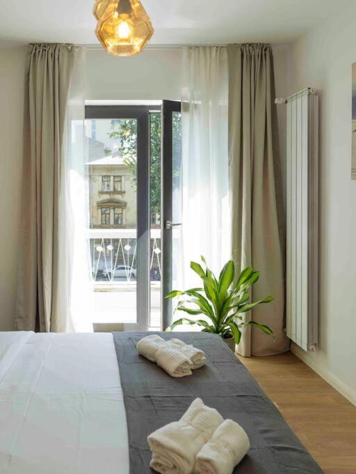 Bright 2Br Apartment - Top Location - City Balcony Bucarest Extérieur photo