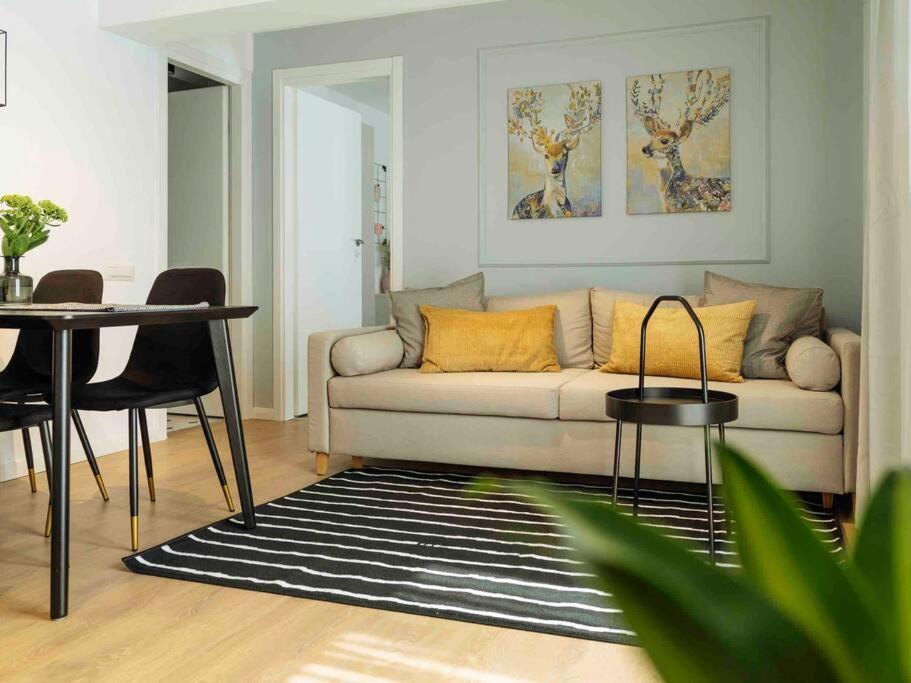 Bright 2Br Apartment - Top Location - City Balcony Bucarest Extérieur photo