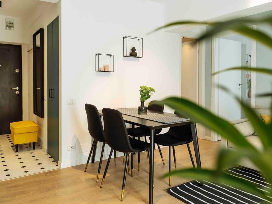 Bright 2Br Apartment - Top Location - City Balcony Bucarest Extérieur photo